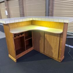 Counter height bar cabinet with tile on top/ barra alta con mosaico arriba 