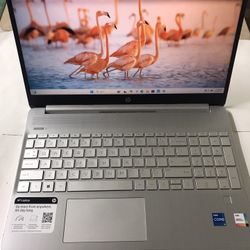 HP 15.6” Laptop Model 15-dy2193dx Windows 11,  i5-1135G7 4-Core, 8GB Ram, 256GB SSD HD & HP Charger & Targus Case