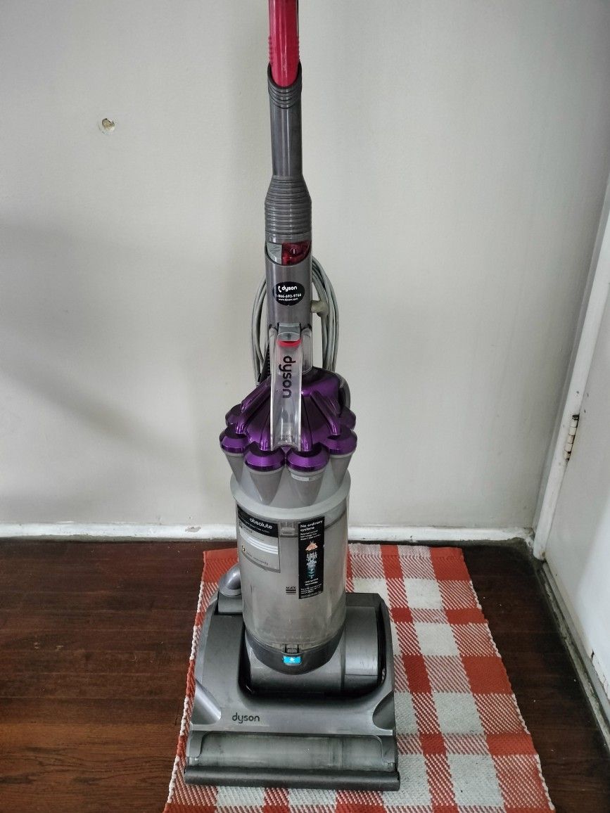 Dyson  Vacuum Works Good 