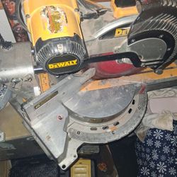 Dewalt Saw