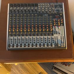 Behringer Xenyx X2222USB 