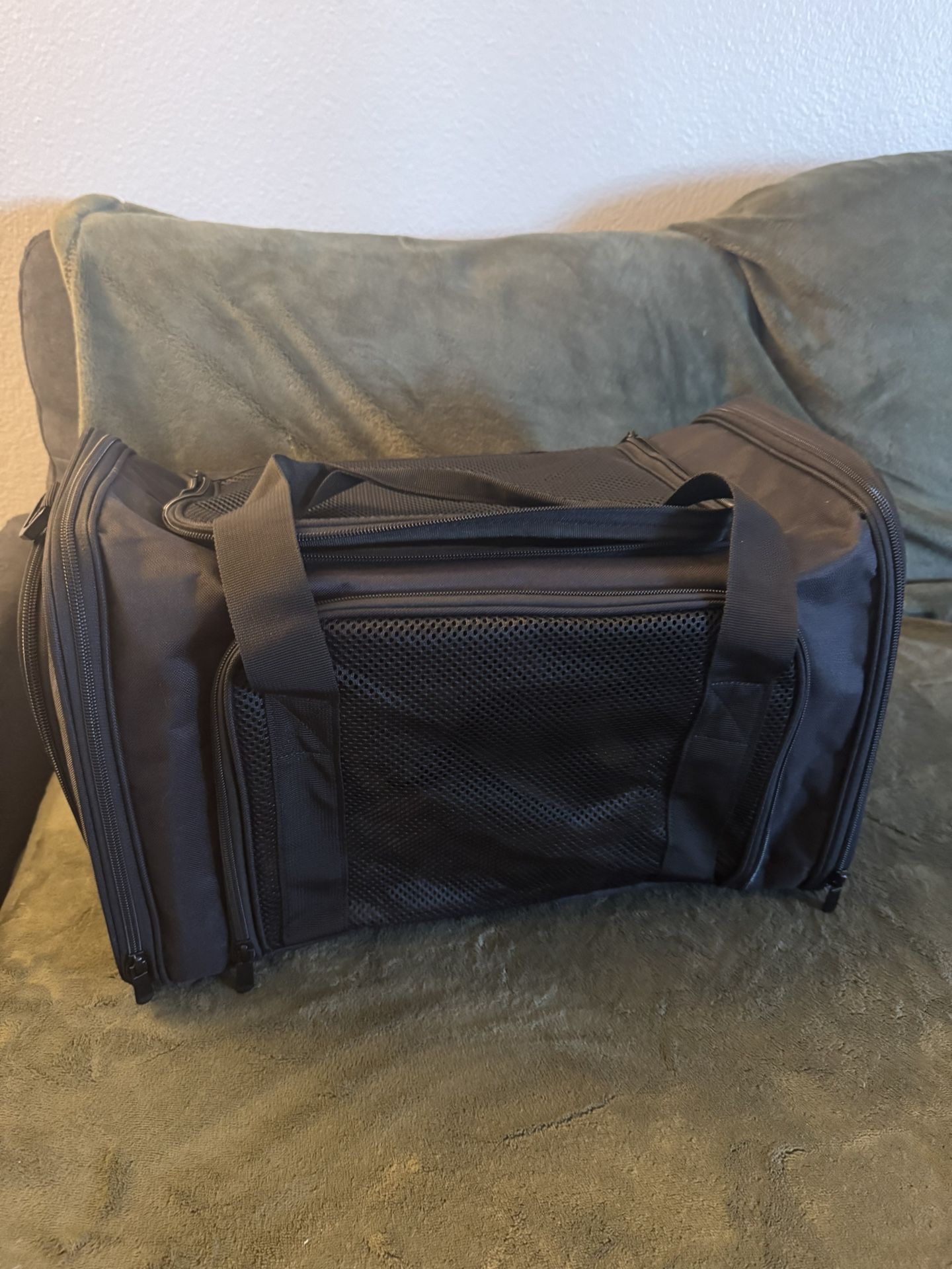 Pet carrier bag. New