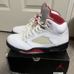 VNDS JORDAN 5 FIRE RED SIZE 11 