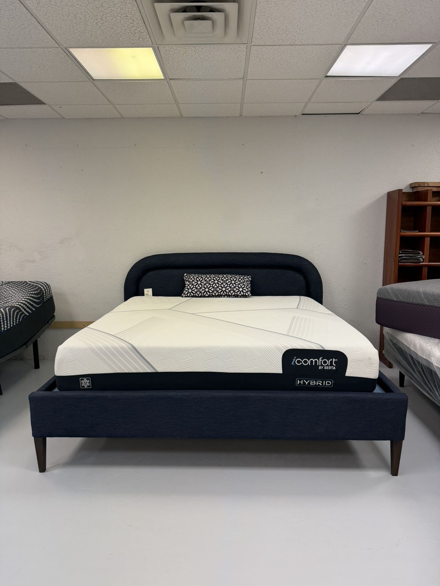 BRAND NEW KING SERTA MATTRESS