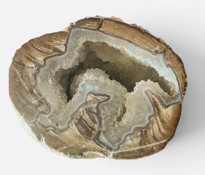 Agate geode California bear with druzy crystal inside