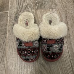 UGG Slippers/ Pantuflas Size 5