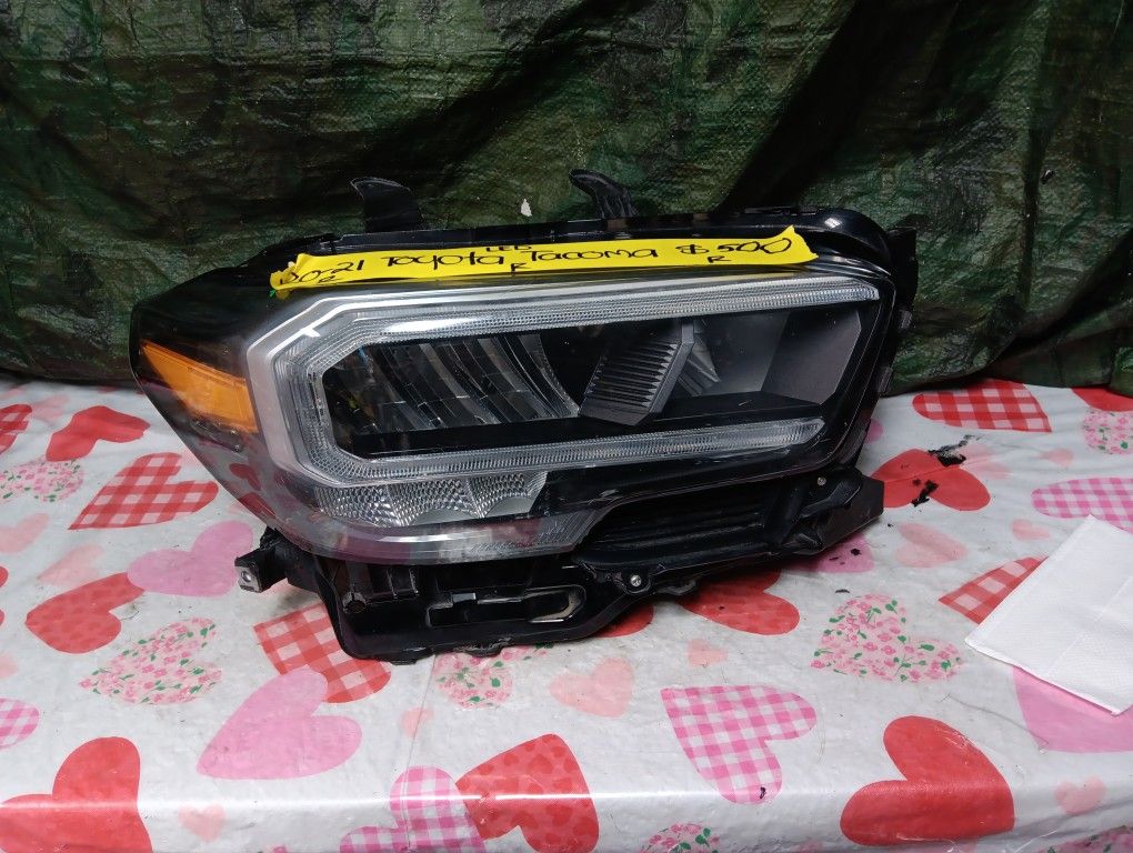 2020-21 Toyota Tacoma Right Headlight LED 