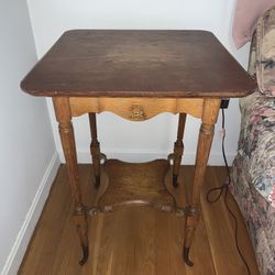 Table-Antique Oak Parlor Table