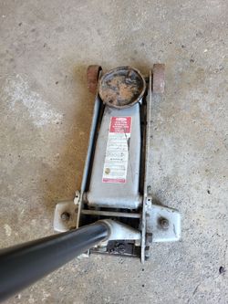 Used Dayton 2.5 ton professional fllor jack