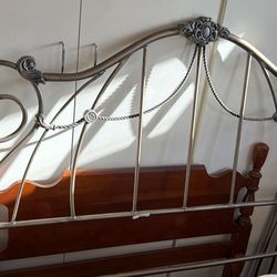 Metal bed frame Queen Size 