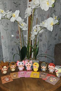 Zuru StarBox Sad Baby Animals Series 1 - COMPLETE SET (8 Figures + Cards)