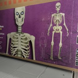 💀 12-FT GIANT SKELETON (Home Accents Holiday – LifeEyes)