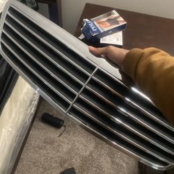 W220 03-06 S500 Grille