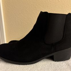 Black Suede Boots Size 8M