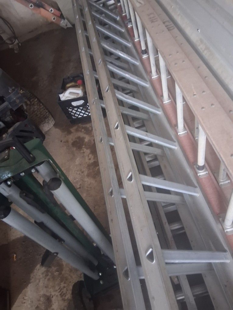 30 Ft Aluminum Extension Ladder
