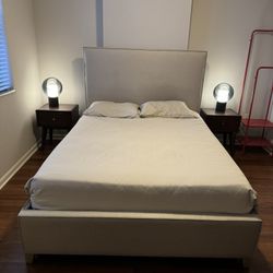 Evan Queen Platform Bed 65"W x 89"D x 56"H