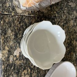 4 Dessert Bowls 