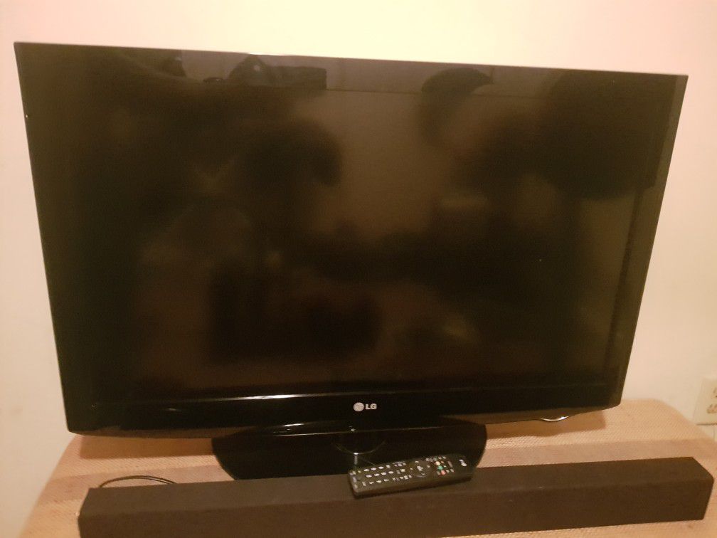 I have a 37 in LG flate screen/remote/and sound bar $120. Great condition!