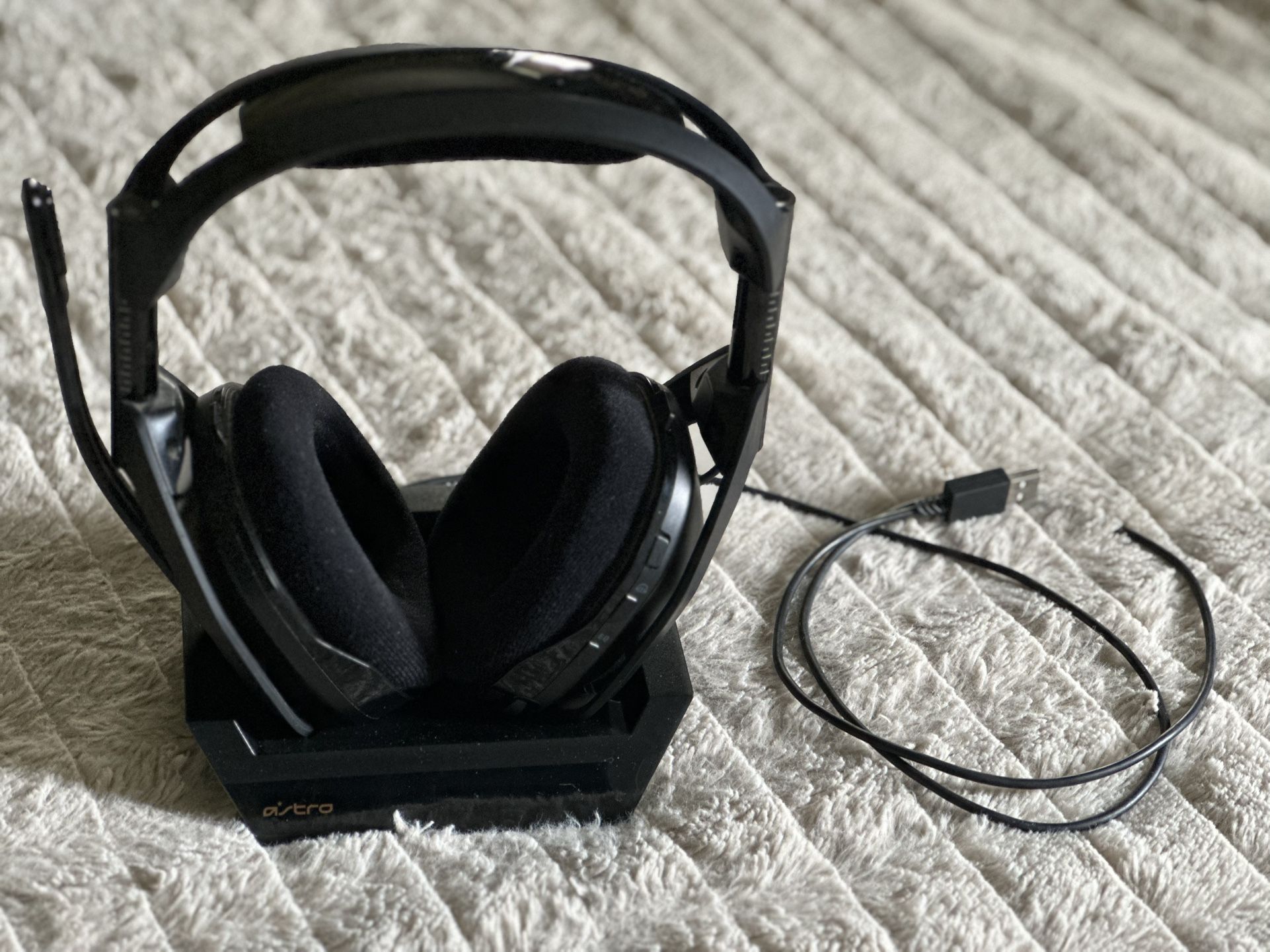 Astro A50 wireless headset (Xbox/PC) w/ base station