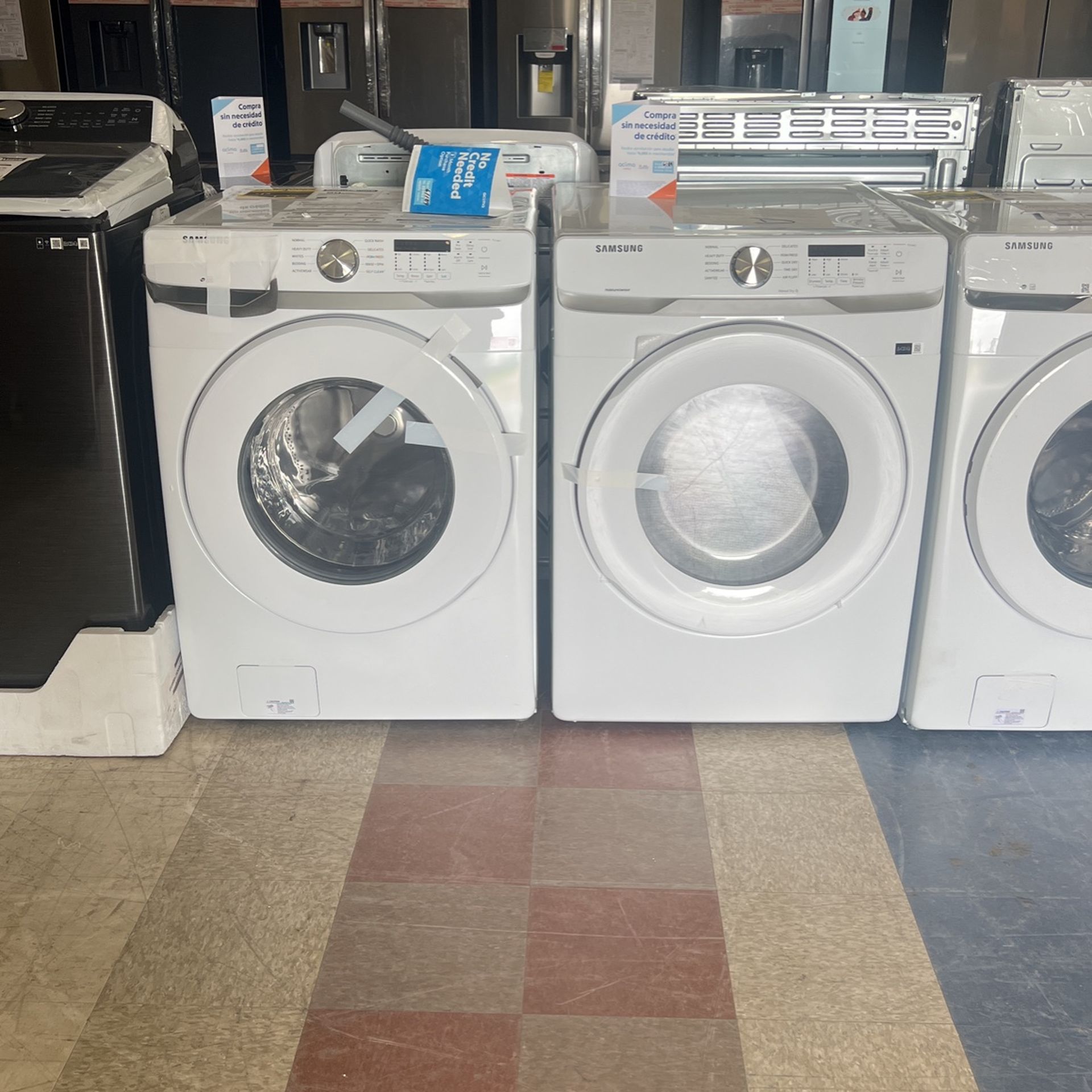 New Samsung White Front Load Washer & Gas Dryer Set