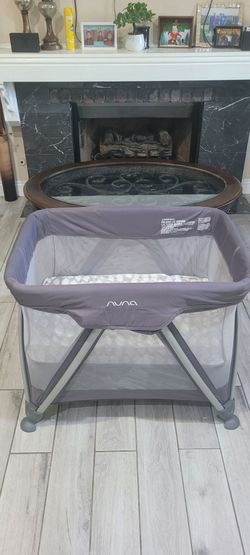 Nuna Sena Aire Travel Crib & Playard - Excellent Condition