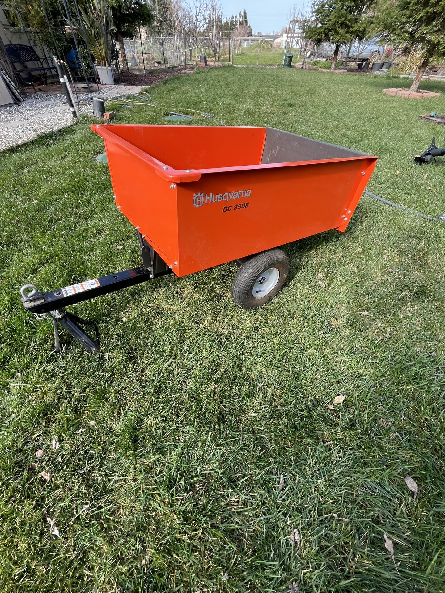 Husqvarna 9 Cu Ft Dump Cart