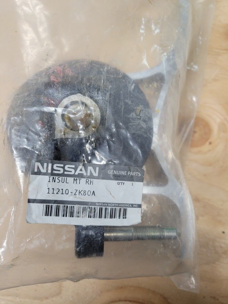 Nissan Altima Side Motor Mount