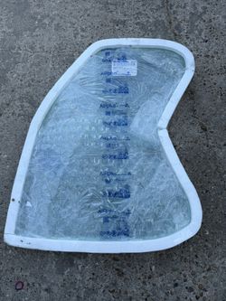 2014-2018 Chevy Silverado front passenger side door window