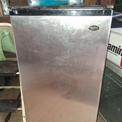 Sanyo Mini Fridge 