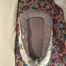 Nest Pod Lounger – Like New, Gray Leaf Print