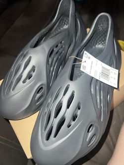 Foam Runner Onyx Size 12