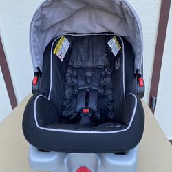 Graco SnugRide 35LX Click Connect Infant Car Seat.