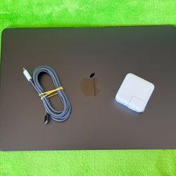 MacBook Air M3 15 inch 24GB RAM / 512GB SSD + Apple Warranty
