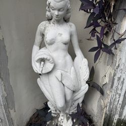 Fountain Lady