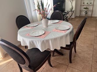 Dinning table with 4 chairs