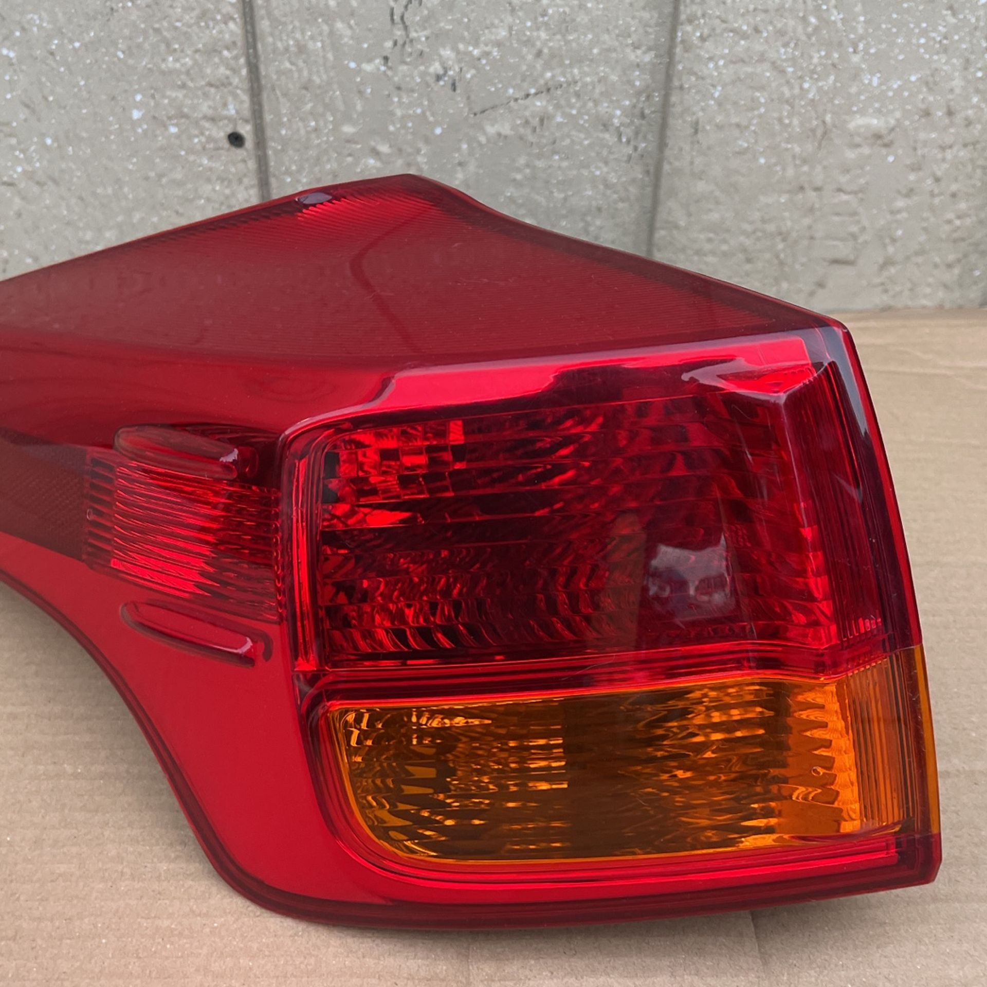 2013-2015 TOYOTA RAV 4 RAV-4 LH DRIVER SIDE HALOGEN TAIL LIGHT OEM