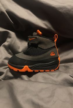 Children’s Nike snow boots