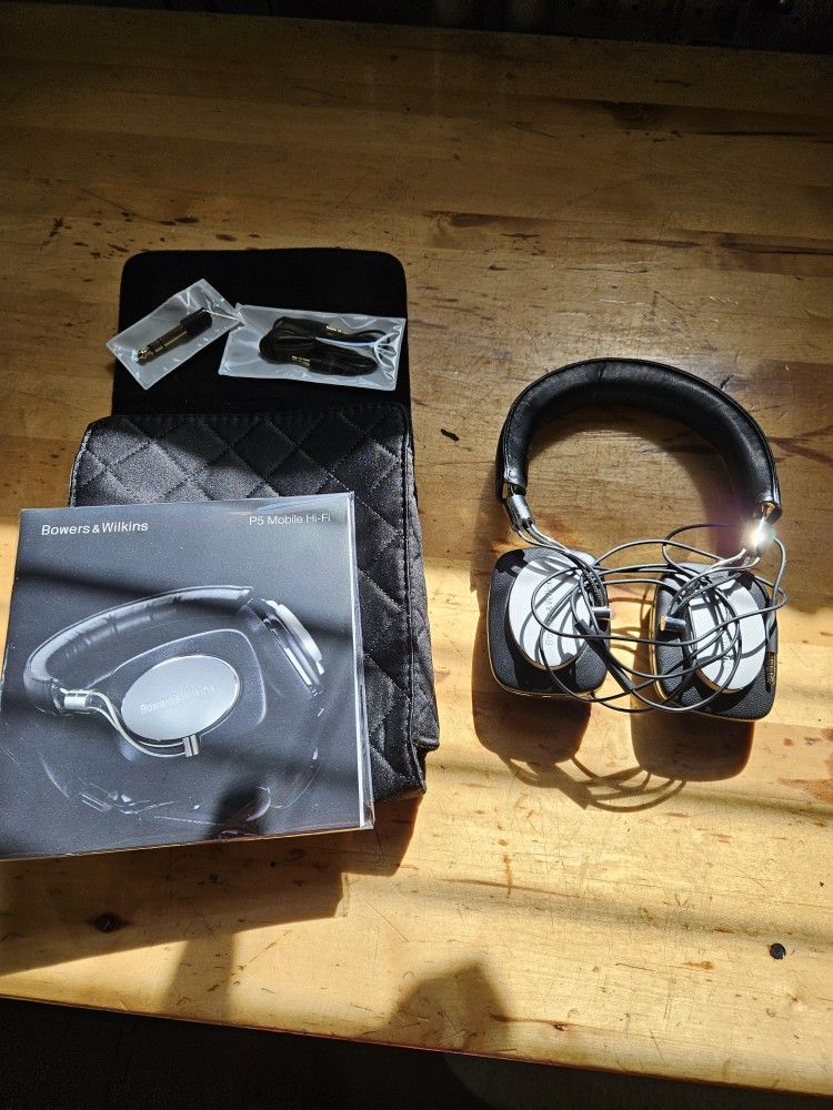 Bowers & Wilkins P5 Wired Headphones Over The Ear Black