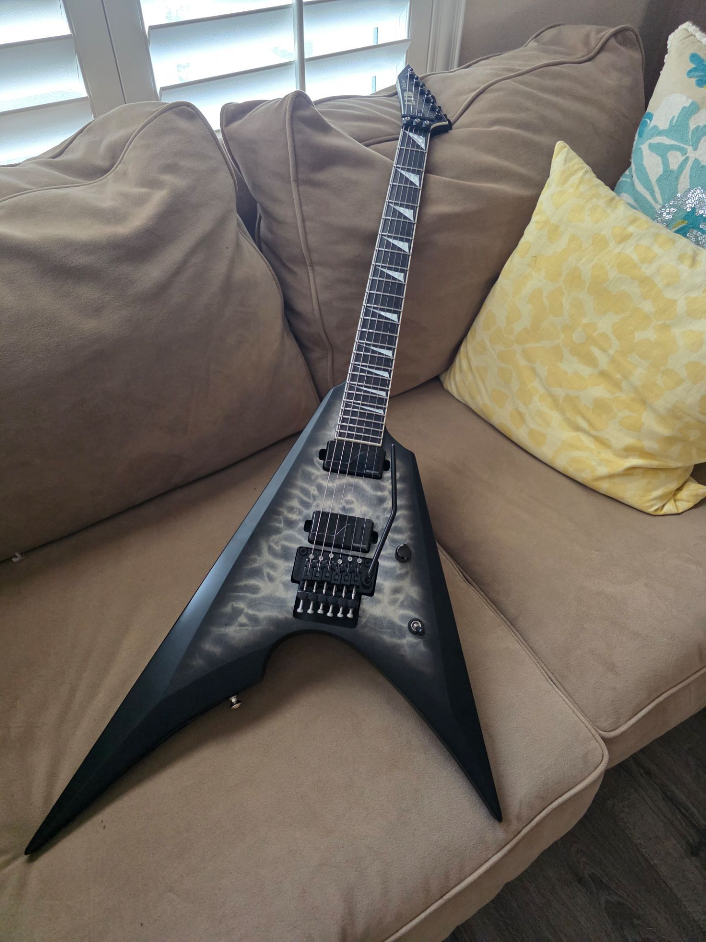 ESP LTD Arrow-1000 2022 - Present - Charcoal Burst Satin
