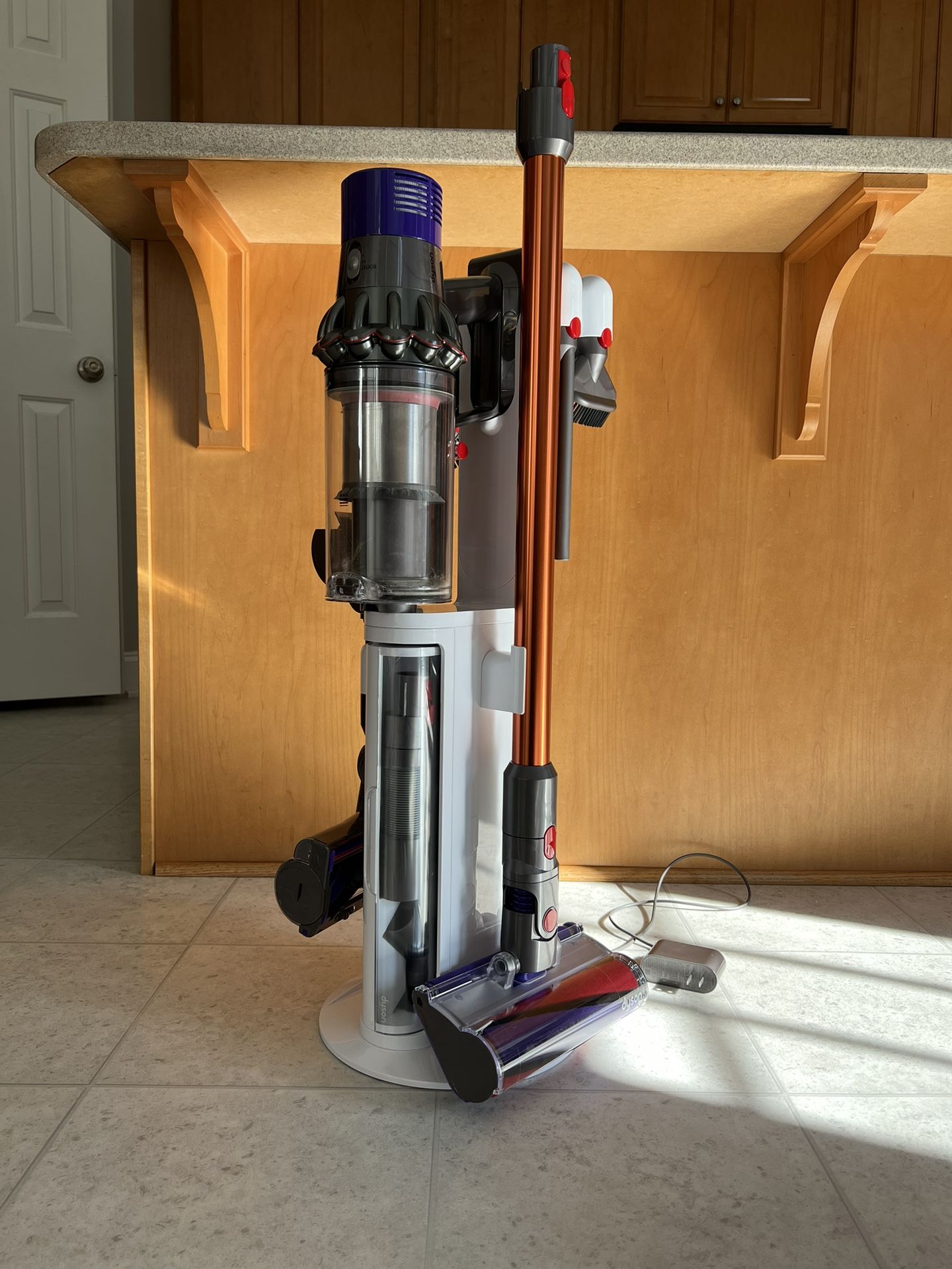 New Unopened Dyson Cyclone V10 Dok with 5 Additional Tools (No Vacuum)