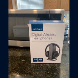 Insignia  Digital Wireless Headphones 