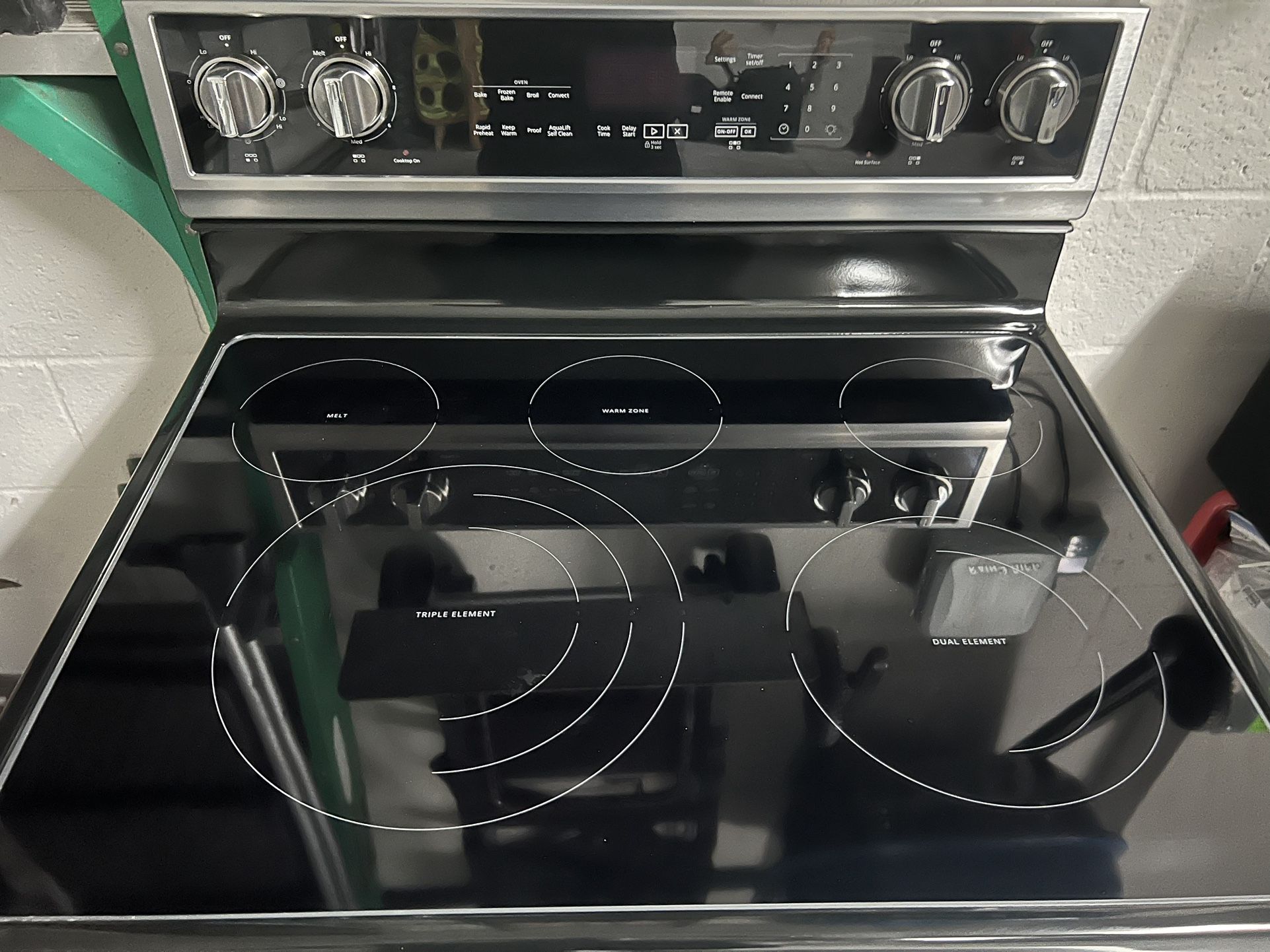 Whirlpool Electric Range – WFE975H0HZ1 – Great Condition! Price: $350 OBO