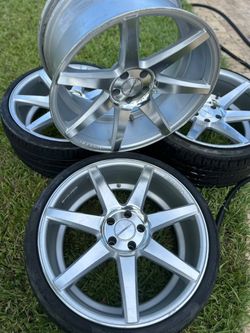 Vossen 7-Spoke Silver Wheels with Tires – Set of 4