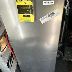 7.5 Ft.³ Freezer Works Great $25 Delivery Fee Milwaukee