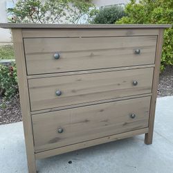 Solid Wood Dresser Chest of Drawers Furniture Excellent Condition 