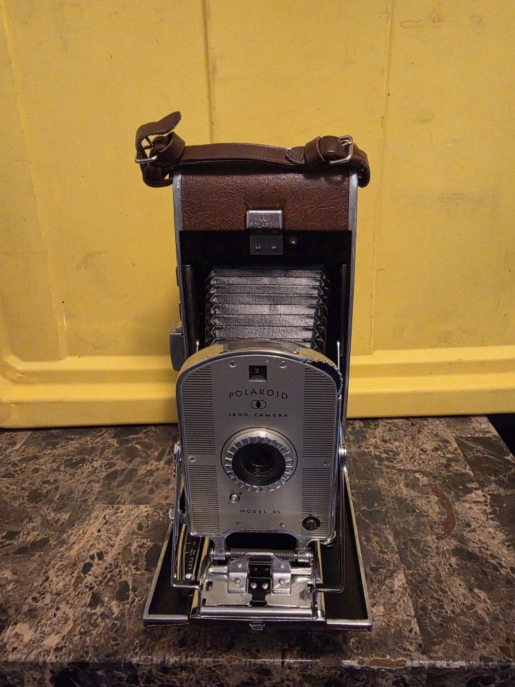 Vintage Polaroid Model 95 Land Camera