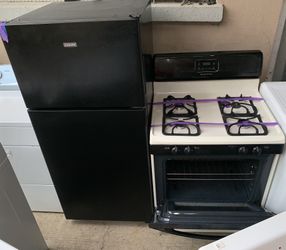 2pc set: Top freezer fridge & gas stove in excellent conditions with 4 months warranty