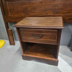 Full-size Headboard, Nightstand, And Mirror 