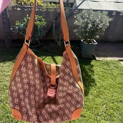 Dooney & Bourke 