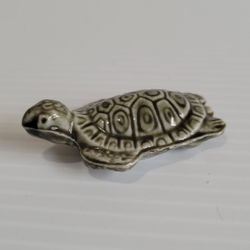Wade Whimsies Sea Turtle Miniature Porcelain Figurine  2" England. 